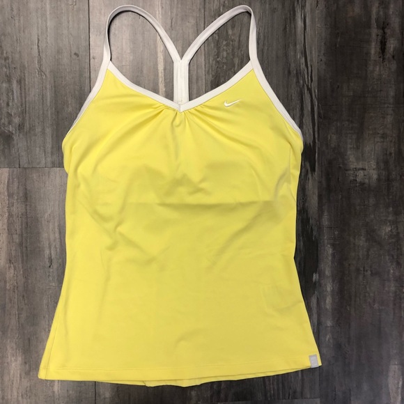 مسكن مزعج منافس nike shelf bra tank 